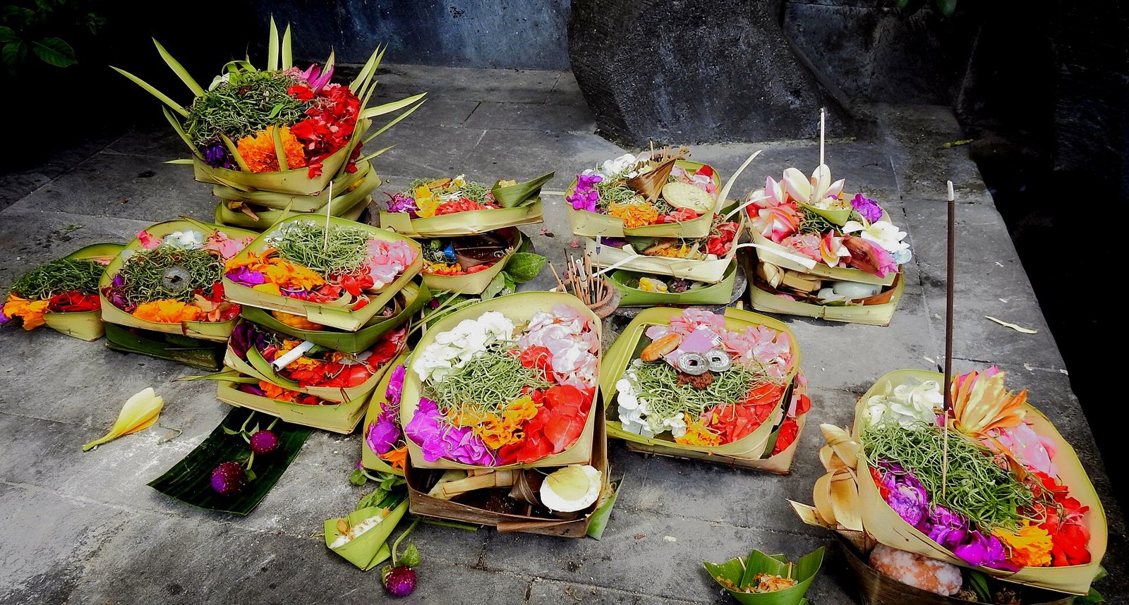 Canang sari offerings, Bali
